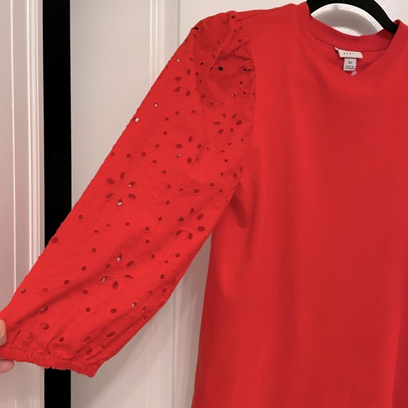 Poppy red eyelet contrast sleeved top - Picture 2 of 3